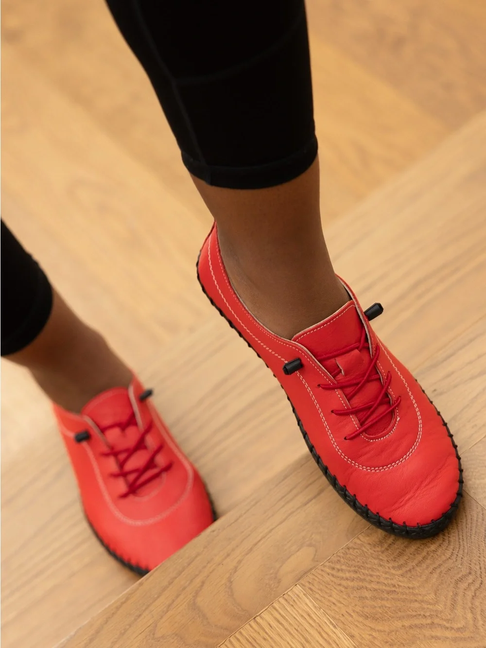 Women's Red Leather Lace-Up Casual Sneaker brand new